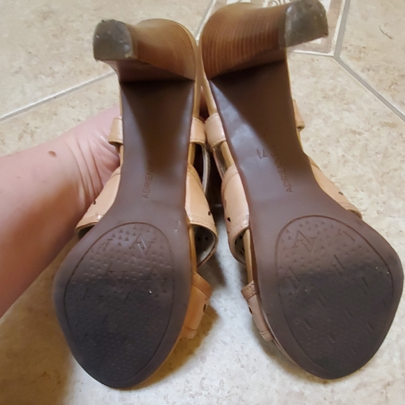 Tan leather women's heel sandals - Picture 7 of 7